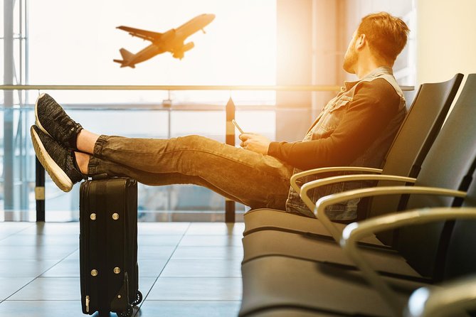 Private Glasgow Arrival Transfer - Airport to Hotel / Accommodation - Sedan or minivan comfort, plus real luggage expectations