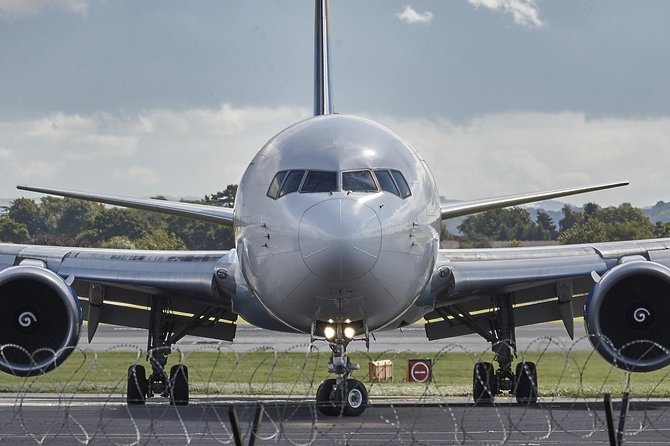 Private Glasgow Departure Transfer: Hotel / Accommodation to Airport - Getting the right car: sedan versus minivan, and luggage reality