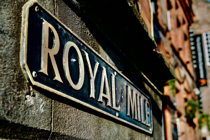 Private Half Day Tour of Edinburgh in a Black Cab - A private black cab gives you focus, not fatigue