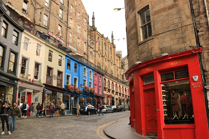 Private Half Day Tour of Edinburgh in a Black Cab - Palace of Holyroodhouse: royal residence glimpses in 20 minutes