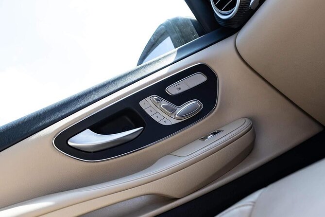 Private luxury transfer from Edinburgh Airport to Edinburgh - Door-to-Door Dropoff in Edinburgh (Yes, Even If Your Apartment Is Tricky)