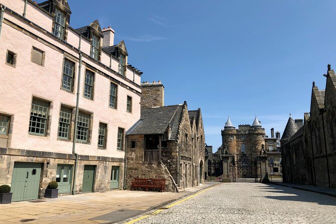 Private Old Town, Edinburgh Walking Tour - Bakehouse Close: Architecture Stories and Filming Lore in a Quiet Moment