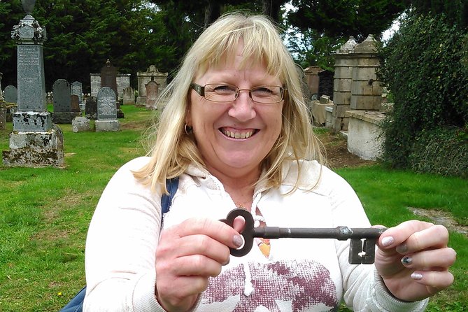 Private Outlander Tour - with Urquhart Castle Option - Fraser Burial Ground and Old Faith Sites: Wardlaw Mausoleum and Beauly Priory