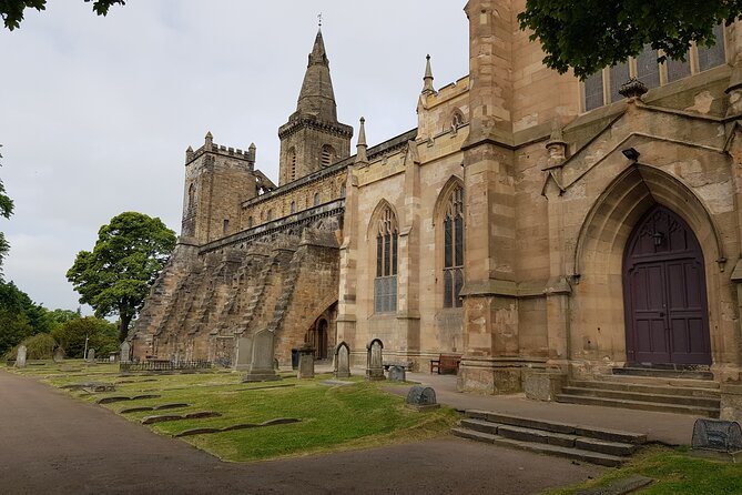 Private St Andrews, Dunfermline and Fife Day Tour from Edinburgh - St Andrews Old Course, cathedral and castle ruins: the main event in 2 hours