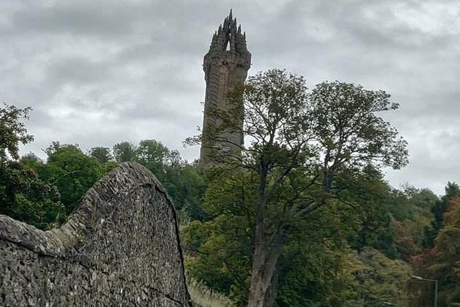 Private Stirling Day Guided Tour in the Premier Classic LEVC TXE - The Kelpies and The Helix: Andy Scott’s 30-Metre Horse Heads