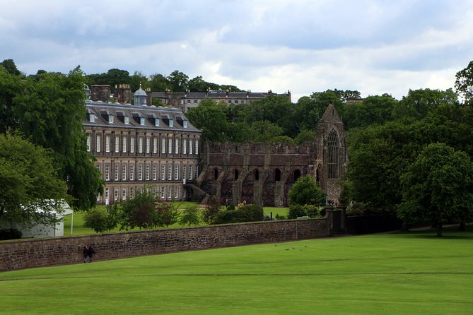 Private Walking Tour: Edinburgh Highlights, including entry to Edinburgh Castle - Royal Mile core stretch: how the glacier shaped the street