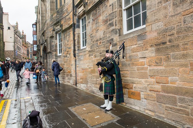 Royal Edinburgh Ticket - Hop-On Hop-Off and Attraction Admissions - Audio, routes, and languages: what you’ll hear