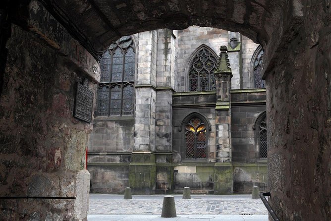 Royal Mile and Edinburgh Castle - Small Group Walking Tour - The price, and why it can be a good value for the time you save