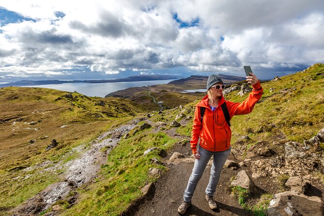 Skye Explorer Hiking Day Tour - Portree harbour time and lunch that feels local