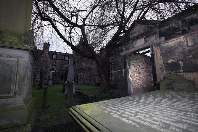 Small Group Edinburgh Underground Vaults & Graveyard Ghost Tour - How the Route Timing Shapes Your Evening (1 Hour 45 Minutes)