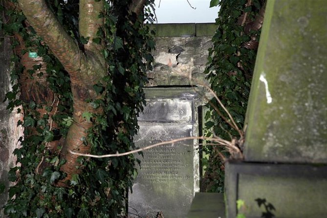 Small Group Edinburgh Underground Vaults & Graveyard Ghost Tour - Blair Street Underground Vaults: Cold Stone, Tight Rooms, and Dark Tales
