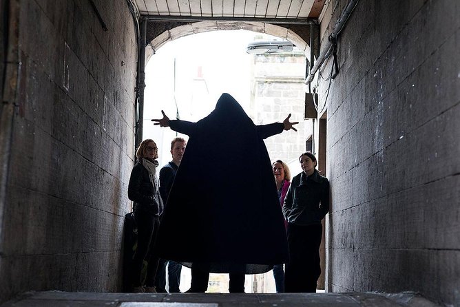 Small Group Ghost Tour incl. Underground Vaults & free drink in Megget's Cellar - Mercat Cross: the riot energy before the ghosts