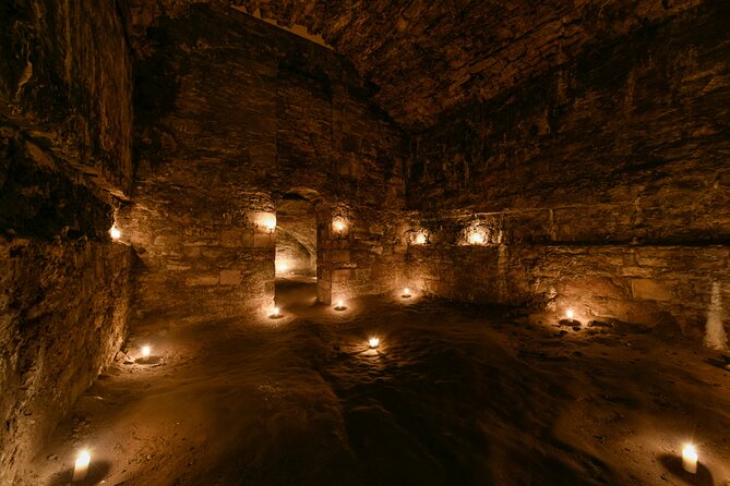 Small Group Ghost Tour incl. Underground Vaults & free drink in Megget's Cellar - The Old Town closes and wynds: where the stories feel close