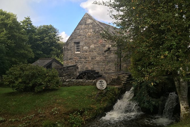 Speyside Whisky Experience - Glenfiddich: A Classic Distillery Stop with Tour Choices