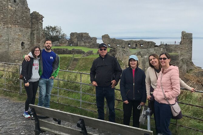 St Andrews Must-Sees Daily Walking Tour (11am & 2pm) - The cat statue stop: a small moment that makes the day yours