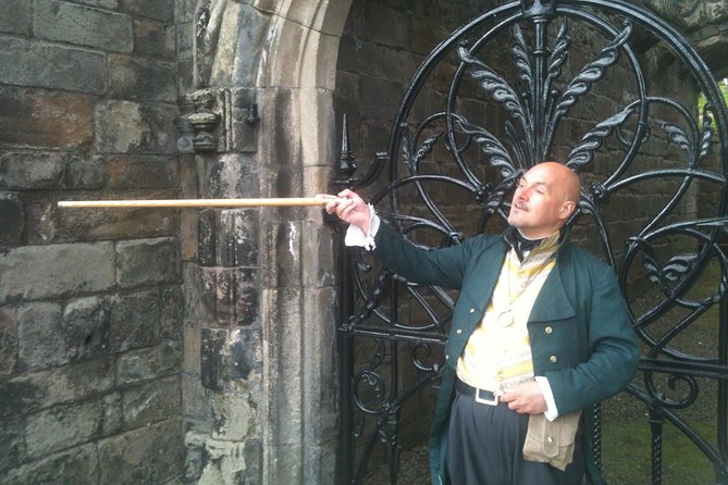 Stirling Castle and the Secrets of the Old Town Private Tour - Stirling Castle: guided intro, then you take over