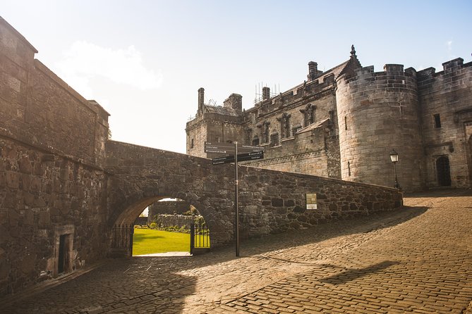 Stirling Castle, Loch Lomond and Cruise Day Tour from Glasgow - Stirling Castle: The Included 1.5-Hour Power Stop