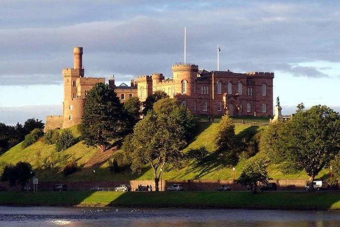 The Outlander Tour Clava, Culloden, Urquhart, Loch Ness & Beauly - Urquhart Castle Ruins Over Loch Ness: What to Expect on Site