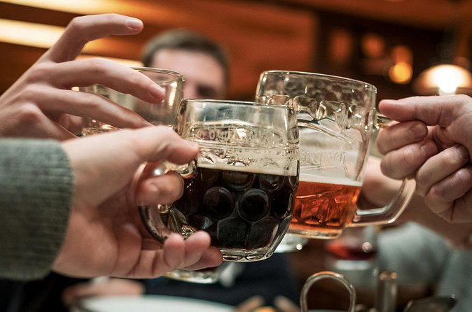 Thirsty for Edinburgh: Scotlands Best Historical Pub Tour - Edinburgh Castle pub stop: the banshee in the tunnels