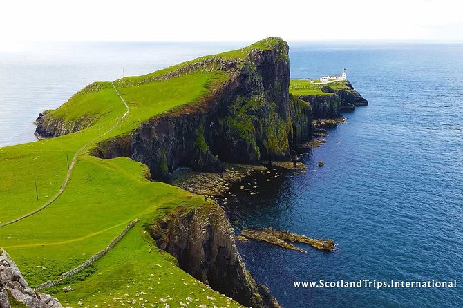 TOUR ALL THE FLAVORS OF SCOTLAND & SKYE! 5 days + 4 nights. - Day 5: Eilean Donan to Glenfinnan and the Loch Lomond finish