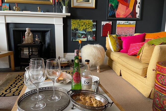 Traditional Scottish Cooking Class & Dinner with Edinburgh Local - The Food-Plus-Drinks Start: Oatcakes, Rhubarb-Ginger Gin Liqueur, and Good Timing