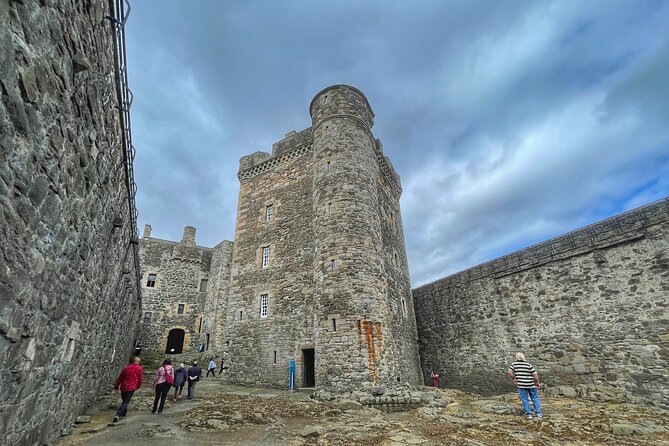 Ultimate Outlander Day Tour - Culross, Falkland, and Dysart: the small towns that make the show feel lived-in