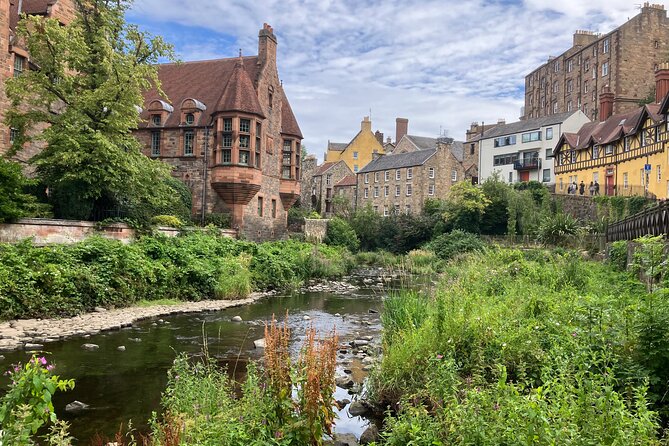 Walk Dean Village, New Town & Royal Botanics - Circus Lane: the best kind of side street for photos