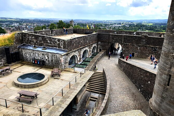 Wallace monument, Stirling Castle, Linlithgow Palace Private Tour - Linlithgow Palace: Ruins, Loch Views, and a Mary Queen of Scots Connection