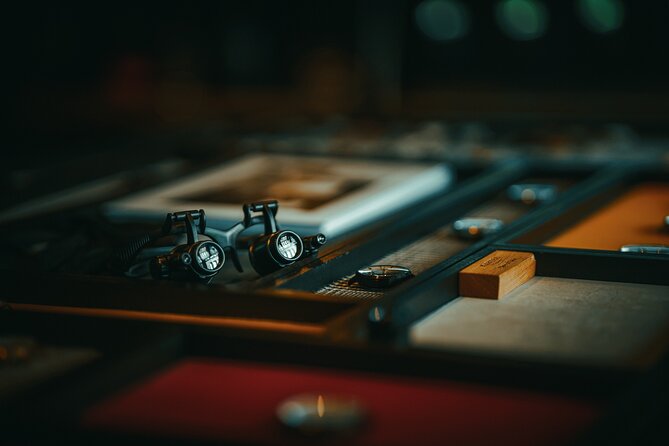 Watch Building Experience - St Andrews - Engraving the case back, using their machine